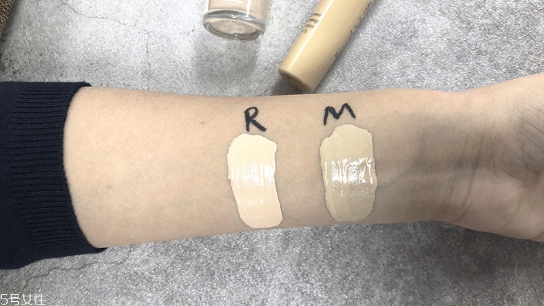 露華濃粉底液和mistine哪個(gè)好 2款平價(jià)好貨pk 露華濃粉底液和mistine哪個(gè)好 2款平價(jià)好貨pk