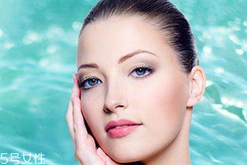 室內(nèi)要用防曬霜嗎 室內(nèi)也是有紫外線的 室內(nèi)要用防曬霜嗎 室內(nèi)也是有紫外線的