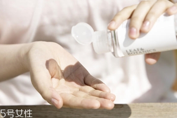 精華液什么成分最好 盤點(diǎn)最常見(jiàn)的3大類成分 精華液什么成分最好 盤點(diǎn)最常見(jiàn)的3大類成分