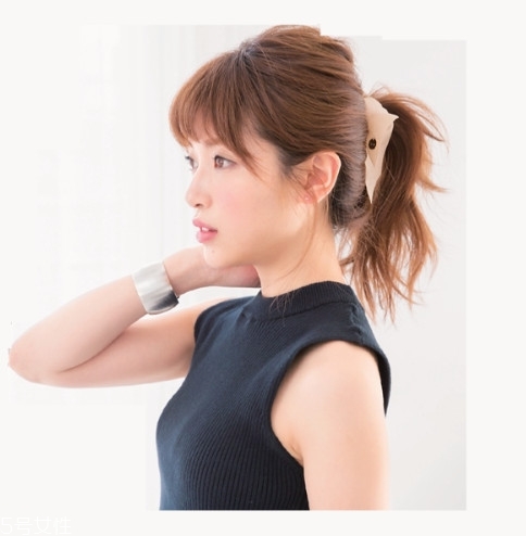 韓國(guó)女生發(fā)型綁扎方法 韓國(guó)最紅的隨興盤(pán)發(fā) 韓國(guó)女生發(fā)型綁扎方法 韓國(guó)最紅的隨興盤(pán)發(fā)