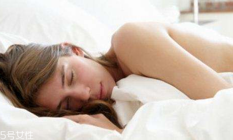 裸睡能不能提高睡眠質量 不穿衣服睡覺好處多多 裸睡能不能提高睡眠質量 不穿衣服睡覺好處多多
