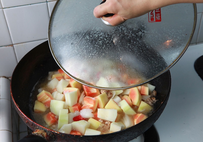 吃青木瓜真的能豐胸嗎 尚未有科學(xué)根據(jù) 吃青木瓜真的能豐胸嗎 尚未有科學(xué)根據(jù)