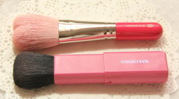 遮瑕刷怎么挑選 刷頭不宜過大 遮瑕刷怎么挑選 刷頭不宜過大