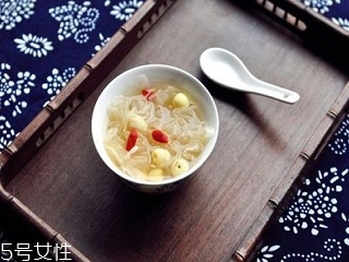 隔夜銀耳湯能喝嗎 常喝銀耳湯越夜越美麗 隔夜銀耳湯能喝嗎 常喝銀耳湯越夜越美麗