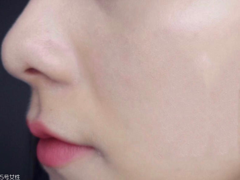 蘭蔻氣墊遮瑕效果好嗎 只能遮住紅血絲和黑眼圈 蘭蔻氣墊遮瑕效果好嗎 只能遮住紅血絲和黑眼圈