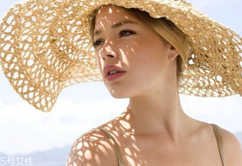 皮膚缺水的原因 改善皮膚干燥的補(bǔ)水小方法 皮膚缺水的原因 改善皮膚干燥的補(bǔ)水小方法