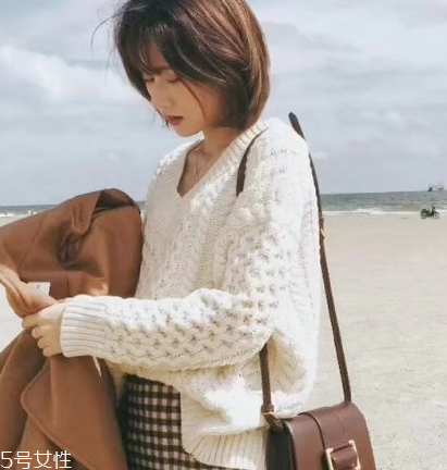 單肩包怎么背好看 這幾種搭配都很流行 單肩包怎么背好看 這幾種搭配都很流行