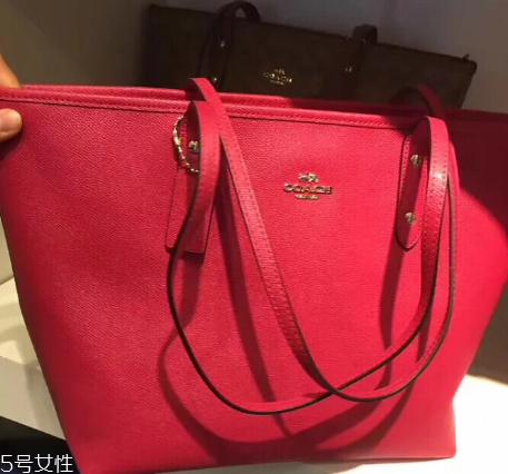 單肩包什么品牌最好 一起來(lái)看排行榜 單肩包什么品牌最好 一起來(lái)看排行榜