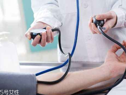 血壓高就要吃藥嗎 年齡超標(biāo)才是關(guān)鍵 血壓高就要吃藥嗎 年齡超標(biāo)才是關(guān)鍵