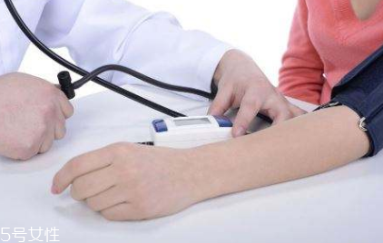 血壓高就要吃藥嗎 年齡超標(biāo)才是關(guān)鍵 血壓高就要吃藥嗎 年齡超標(biāo)才是關(guān)鍵
