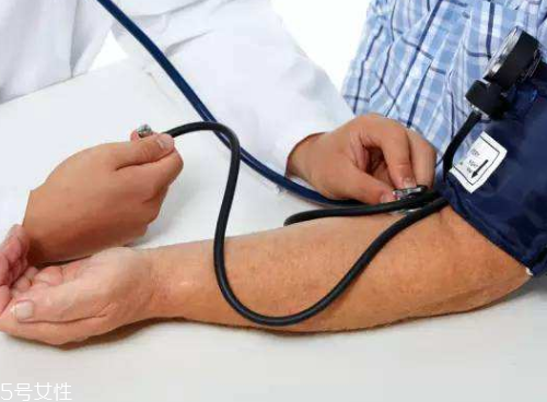 血壓高就要吃藥嗎 年齡超標(biāo)才是關(guān)鍵 血壓高就要吃藥嗎 年齡超標(biāo)才是關(guān)鍵