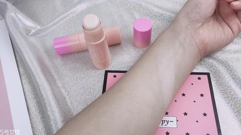 韓熙貞修容棒怎么樣 秒速打造小臉的cc棒 韓熙貞修容棒怎么樣 秒速打造小臉的cc棒