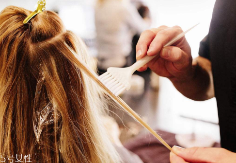 一年染幾次頭發(fā)合適 沒有標(biāo)準(zhǔn)答案 一年染幾次頭發(fā)合適 沒有標(biāo)準(zhǔn)答案