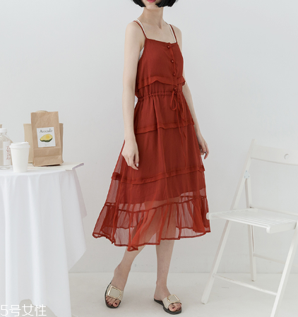 什么吊帶裙好看 輕松化身清涼尤物 什么吊帶裙好看 輕松化身清涼尤物