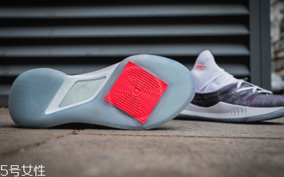 under armour curry 5測評 庫里5代戰(zhàn)靴實(shí)戰(zhàn)表現(xiàn)