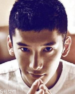 男生什么發(fā)型顯成熟 三面光清爽又帥氣 男生什么發(fā)型顯成熟 三面光清爽又帥氣