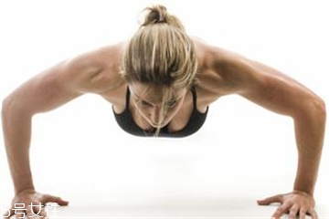 經(jīng)常做俯臥撐有什么好處 俯臥撐時(shí)間間隔 經(jīng)常做俯臥撐有什么好處 俯臥撐時(shí)間間隔