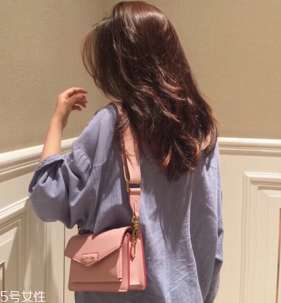 小ck郵差包多少錢 粉粉嫩嫩惹人愛 小ck郵差包多少錢 粉粉嫩嫩惹人愛