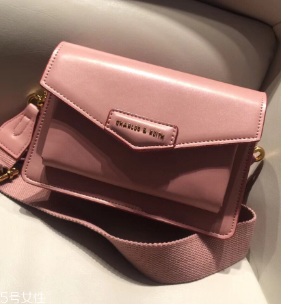 小ck郵差包多少錢 粉粉嫩嫩惹人愛 小ck郵差包多少錢 粉粉嫩嫩惹人愛