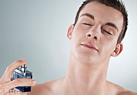 男士香水哪個(gè)好聞 讓你的鼻子瞬間高潮 男士香水哪個(gè)好聞 讓你的鼻子瞬間高潮