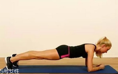 生理期可以做平板支撐嗎 平板支撐的正確姿勢 生理期可以做平板支撐嗎 平板支撐的正確姿勢