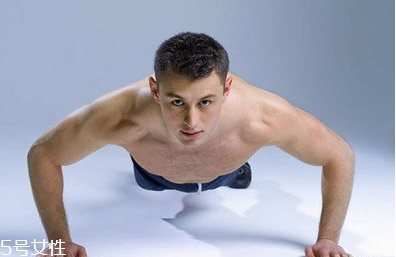 俯臥撐天天做好還是隔天做 看個人體質(zhì) 俯臥撐天天做好還是隔天做 看個人體質(zhì)