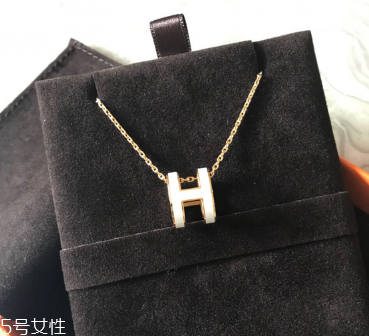 彩金項(xiàng)鏈可以帶著洗澡嗎 最好取下來(lái) 彩金項(xiàng)鏈可以帶著洗澡嗎 最好取下來(lái)