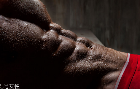 卷腹和仰臥起坐哪個更適合練腹肌 八塊腹肌鍛煉方法 卷腹和仰臥起坐哪個更適合練腹肌 八塊腹肌鍛煉方法