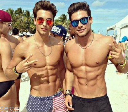 卷腹和仰臥起坐哪個更適合練腹肌 八塊腹肌鍛煉方法 卷腹和仰臥起坐哪個更適合練腹肌 八塊腹肌鍛煉方法