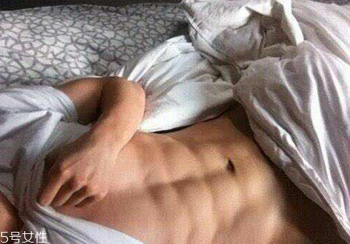 卷腹和仰臥起坐哪個更適合練腹肌 八塊腹肌鍛煉方法 卷腹和仰臥起坐哪個更適合練腹肌 八塊腹肌鍛煉方法