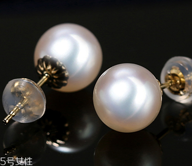 珍珠耳環(huán)適合什么年齡 要學會選擇 珍珠耳環(huán)適合什么年齡 要學會選擇
