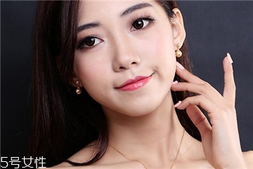 珍珠耳環(huán)適合什么年齡 要學會選擇