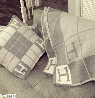 毛毯上粘了口香糖怎么去除 從此告別煩惱 毛毯上粘了口香糖怎么去除 從此告別煩惱