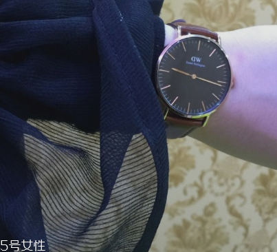 dw手表可以帶著游泳嗎 防水級(jí)別不夠 dw手表可以帶著游泳嗎 防水級(jí)別不夠