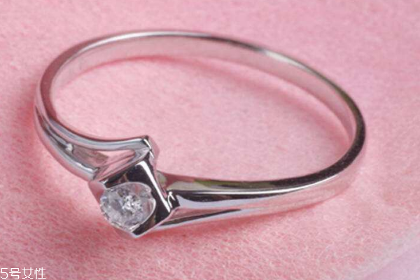 鉑金戒指怎么鑒定真假 要學(xué)會(huì)分辨 鉑金戒指怎么鑒定真假 要學(xué)會(huì)分辨