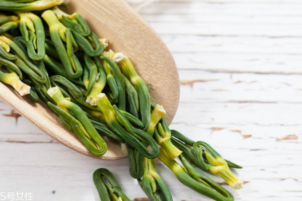 蓮子心是否有毒 蓮心無(wú)毒 蓮子心是否有毒 蓮心無(wú)毒