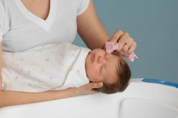 一個(gè)月嬰兒如何護(hù)理?嬰兒護(hù)理經(jīng)驗(yàn)注意事項(xiàng) 一個(gè)月嬰兒如何護(hù)理?嬰兒護(hù)理經(jīng)驗(yàn)注意事項(xiàng)