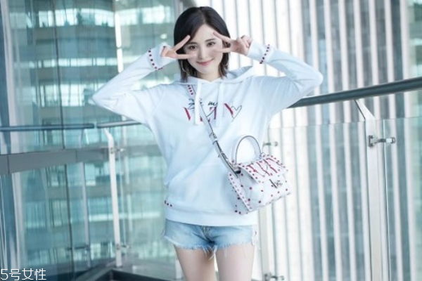 華倫天奴七夕限定包包在哪買 再不搶就沒了 華倫天奴七夕限定包包在哪買 再不搶就沒了