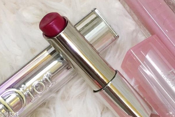 潤唇膏能消唇紋嗎 2種唇紋需要潤唇膏 潤唇膏能消唇紋嗎 2種唇紋需要潤唇膏