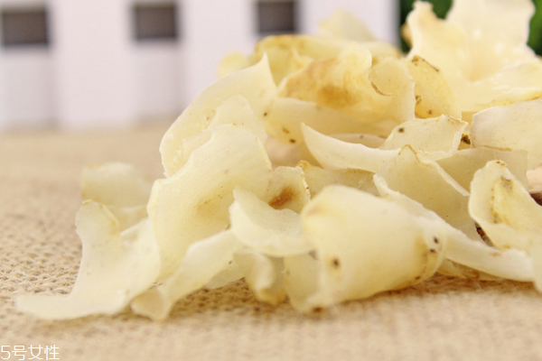 干百合是什么顏色的 白色或微黃色 干百合是什么顏色的 白色或微黃色