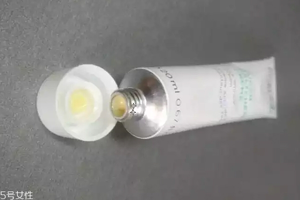 安娜柏林眼霜有封口嗎 沒(méi)有封口開(kāi)蓋即用 安娜柏林眼霜有封口嗎 沒(méi)有封口開(kāi)蓋即用