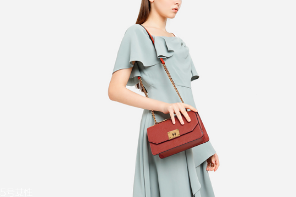 小ck和zara的包哪個好 快時(shí)尚品牌的對比 小ck和zara的包哪個好 快時(shí)尚品牌的對比