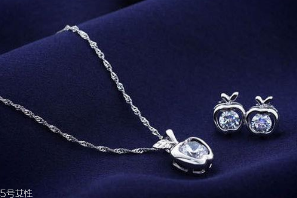 鉑金項(xiàng)鏈會(huì)過敏嗎 比較少見 鉑金項(xiàng)鏈會(huì)過敏嗎 比較少見