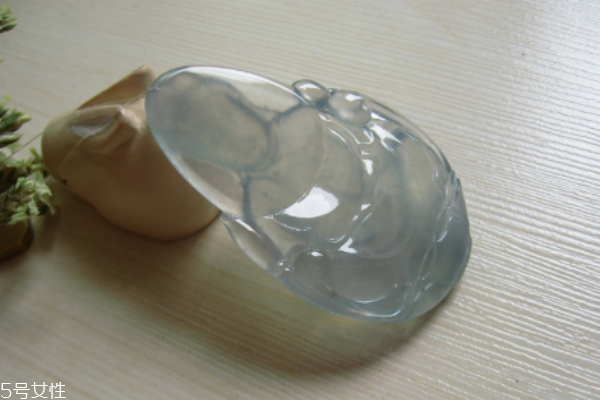 冰種翡翠是什么意思 翡翠中的一種 冰種翡翠是什么意思 翡翠中的一種