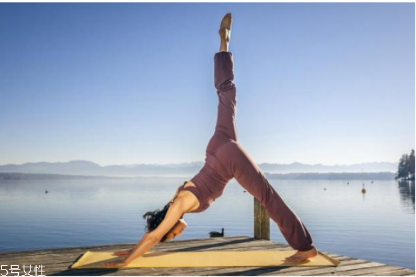 練瑜伽可以矯正駝背嗎 練瑜伽治駝背的要領(lǐng) 練瑜伽可以矯正駝背嗎 練瑜伽治駝背的要領(lǐng)