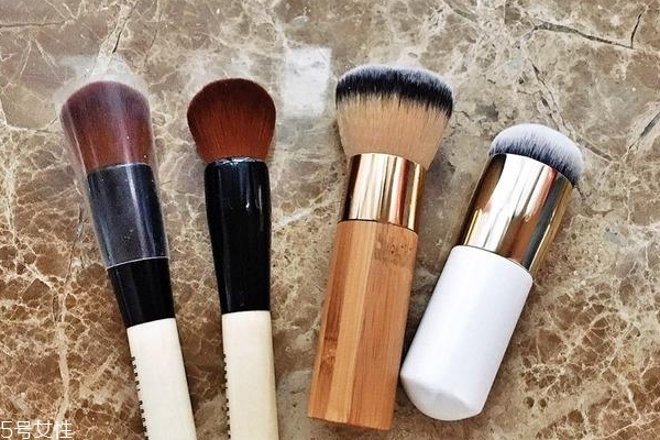 怎么樣才能使底妝服帖 5招讓底妝不再整個融掉 怎么樣才能使底妝服帖 5招讓底妝不再整個融掉