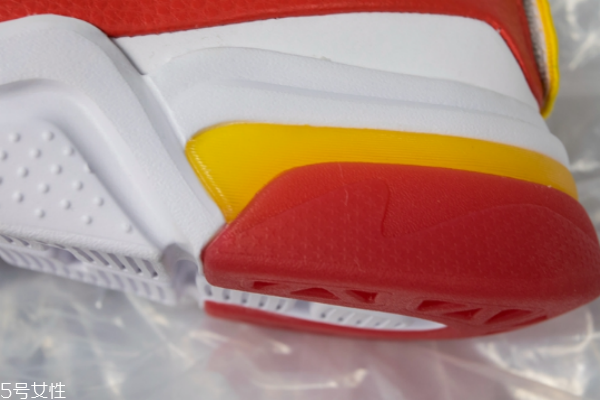 李寧001啟程評(píng)測(cè) 時(shí)尚界展露拳腳 李寧001啟程評(píng)測(cè) 時(shí)尚界展露拳腳