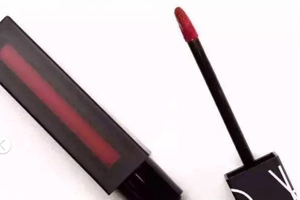 牙黃抹什么顏色口紅 冷色調(diào)和深顏色是最優(yōu)選 牙黃抹什么顏色口紅 冷色調(diào)和深顏色是最優(yōu)選