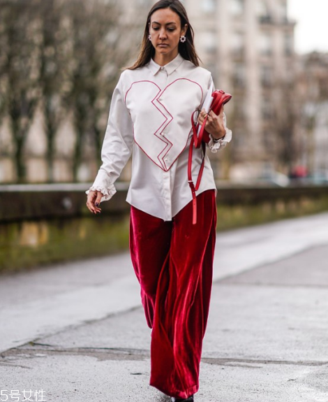 白色上衣怎么搭配 衣櫥里的必備款 白色上衣怎么搭配 衣櫥里的必備款