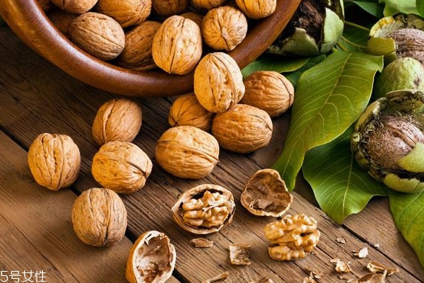 核桃花紋深好嗎 花紋深代表營(yíng)養(yǎng)和口感差 核桃花紋深好嗎 花紋深代表營(yíng)養(yǎng)和口感差